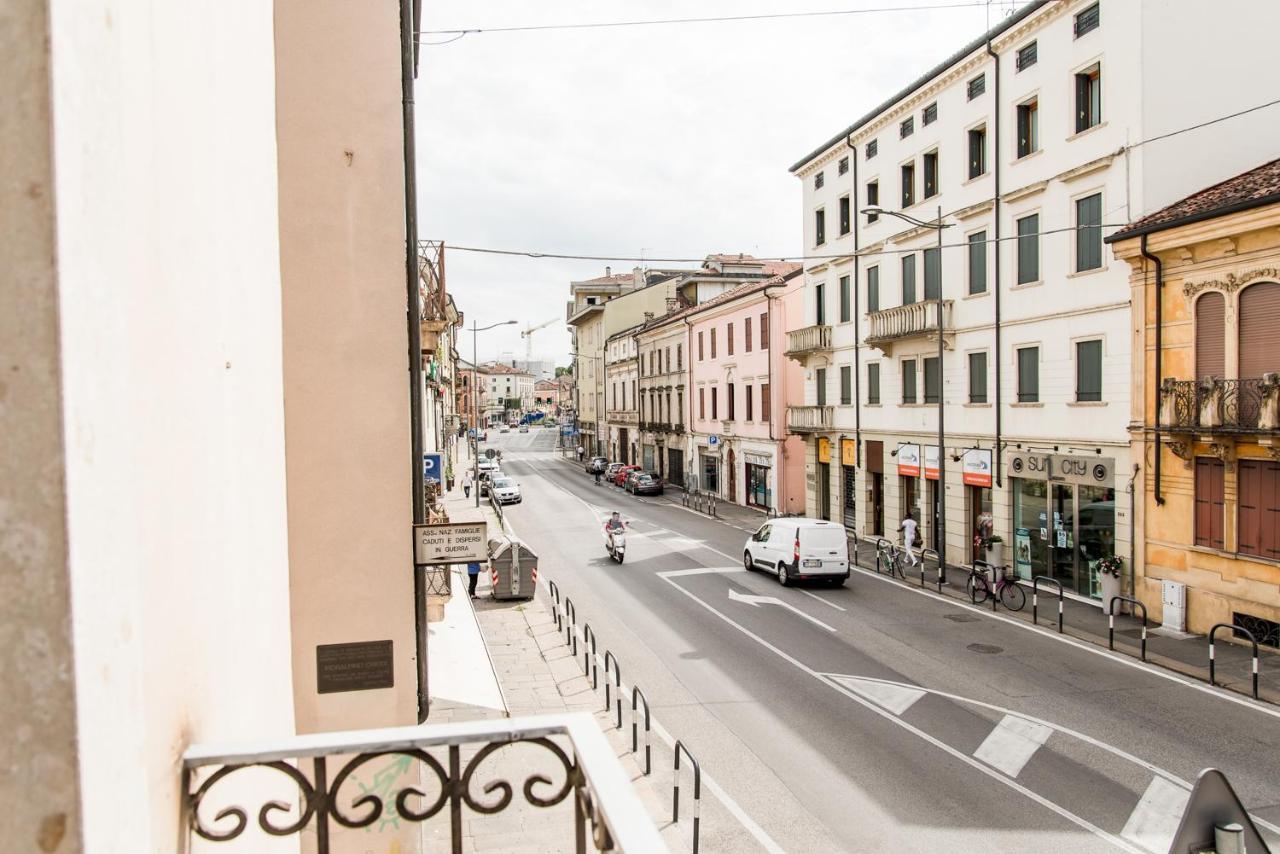 Intero Appartamento Nel Cuore Di Vicenza Luaran gambar