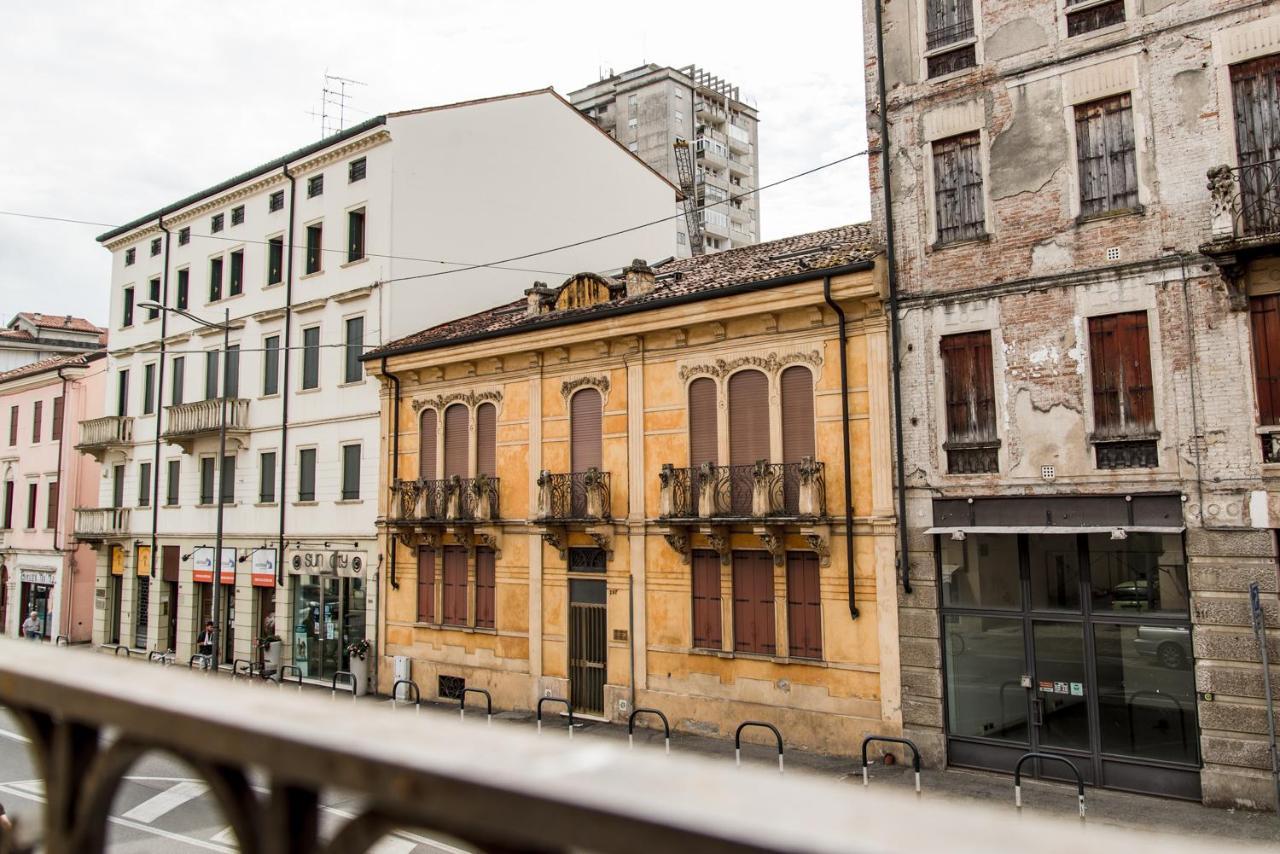Intero Appartamento Nel Cuore Di Vicenza Luaran gambar